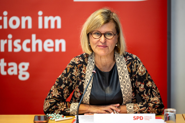 Dr. Simone Strohmayr